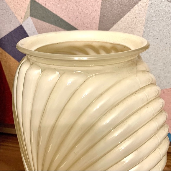 v i n t a g e  :: Large Art Deco Revival Ribbed Draped  Vase - Picture 5 of 15